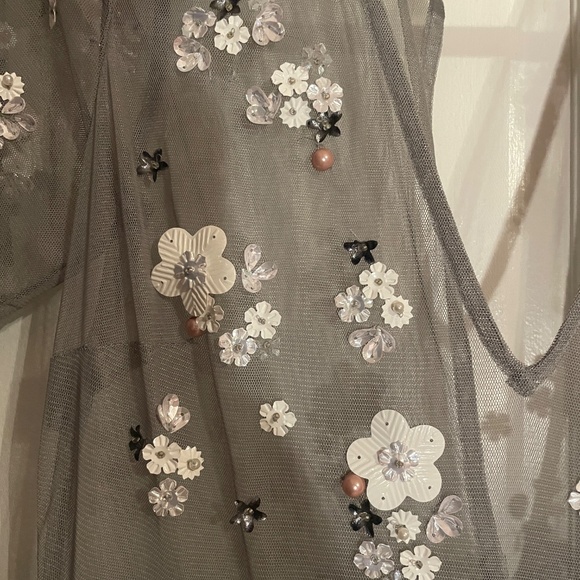 ASOS DESIGN midi dress with 3D embellished flowers and mesh skirt w/ slip - Picture 4 of 10